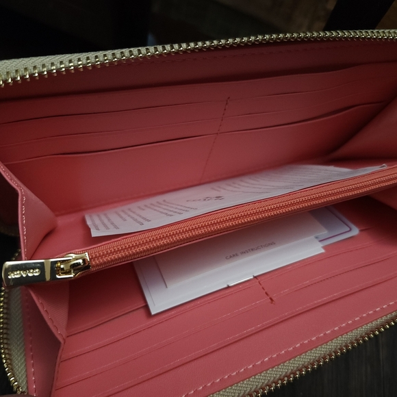 COACH Signature Canvas long zip around flower Wallet MINT ! - Picture 5 of 8